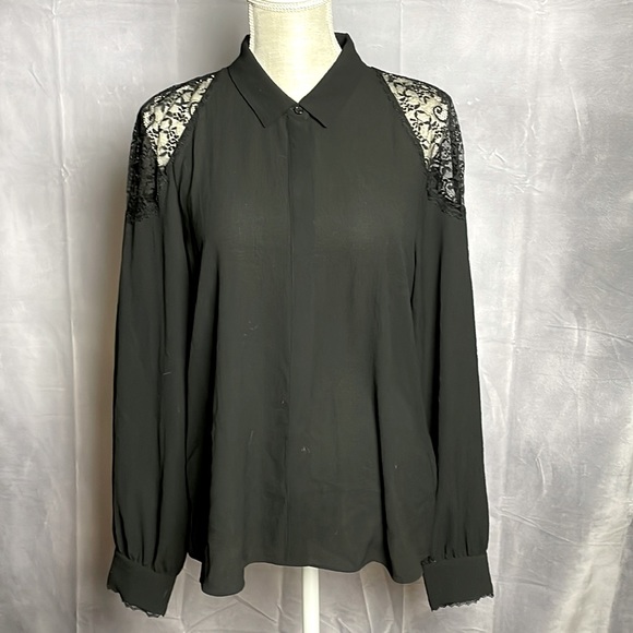 LAUNDRY by Shelli Segal Black Crepe Blouse with Lace Insets on Shoulders. Size M - Picture 2 of 6